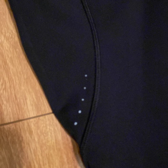 NWT Lululemon rain-repellent HR Run Tights,sz 12, length 28”. Logo on left calf. - Picture 8 of 14